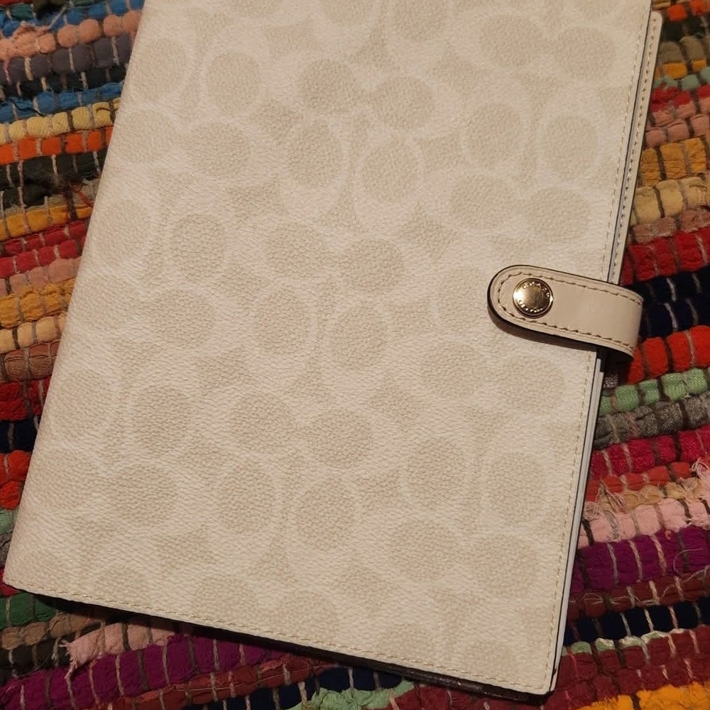 NWT Coach Notebook and Cover In White Signature